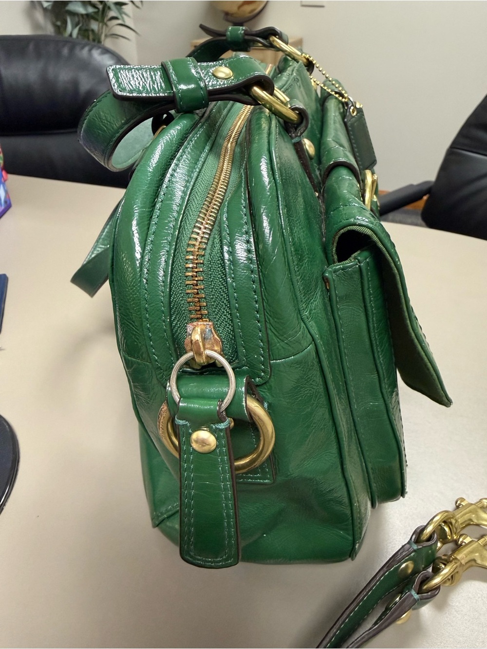 Coach Green Chelsea Leather Turnlock Shoulder Bag with Gold Hardware - Picture 3 of 14